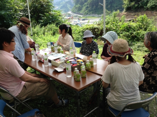 山あいの集落での「お茶っこ」