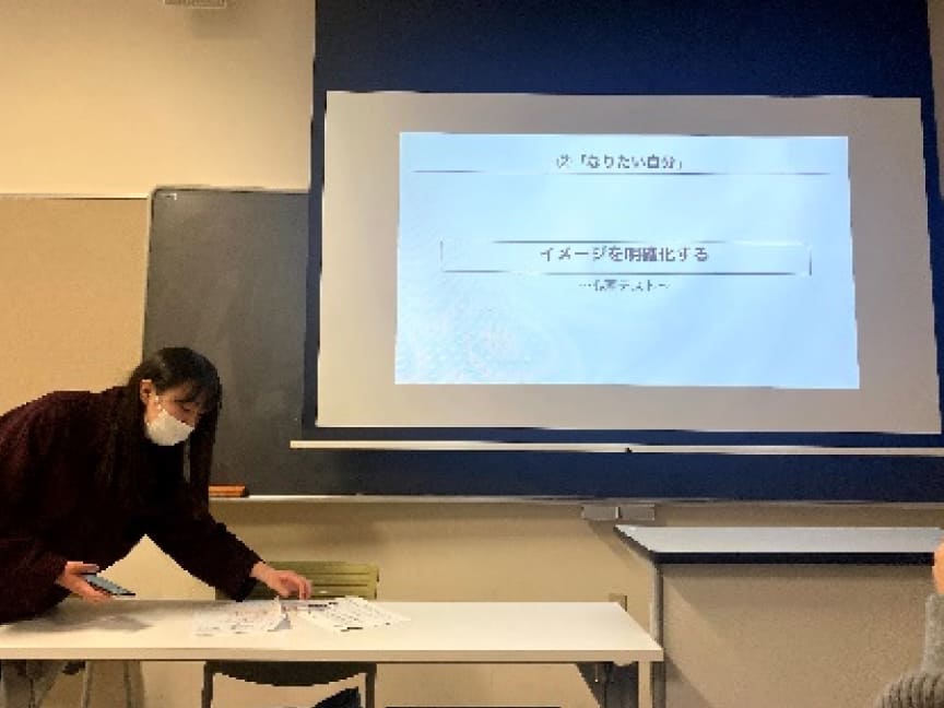 まちけん勉強会1 テーマ「メイクに恋する一時間」と題してメイク講座の実施